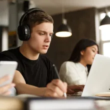 College students studying - Extraco Banks