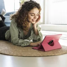 girl-on-tablet